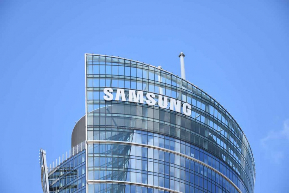Samsung-20210708-By-OleksSH-EditorialUseOnly-shutterstock_1980794843-web-1024x683