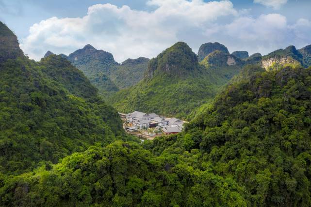 Yoko Onsen Quang Han