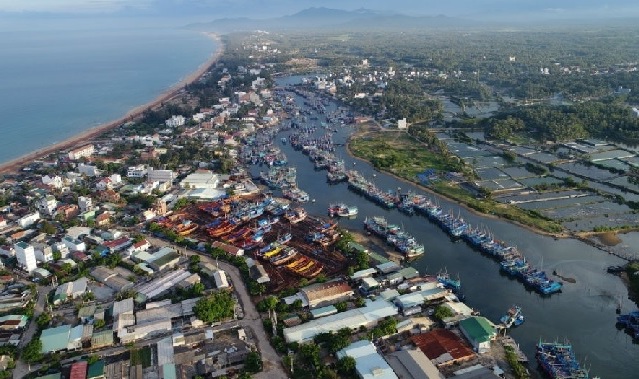 thi-xa-Hoai-Nhon-nhin-tu-tren-cao