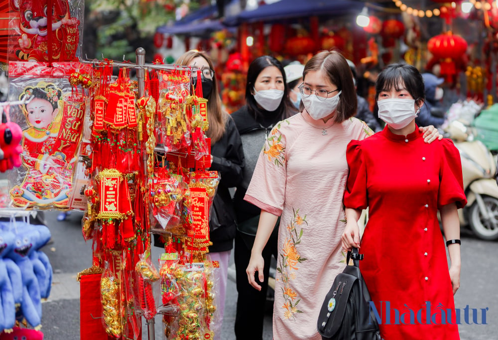Chợ hoa Tết lâu đời nhất Hà Nội nhộn nhịp bất ngờ những ngày cuối năm