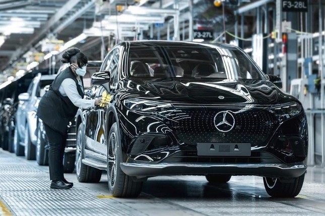 assemblyline-main-i-mercedes-automotive-news-3608