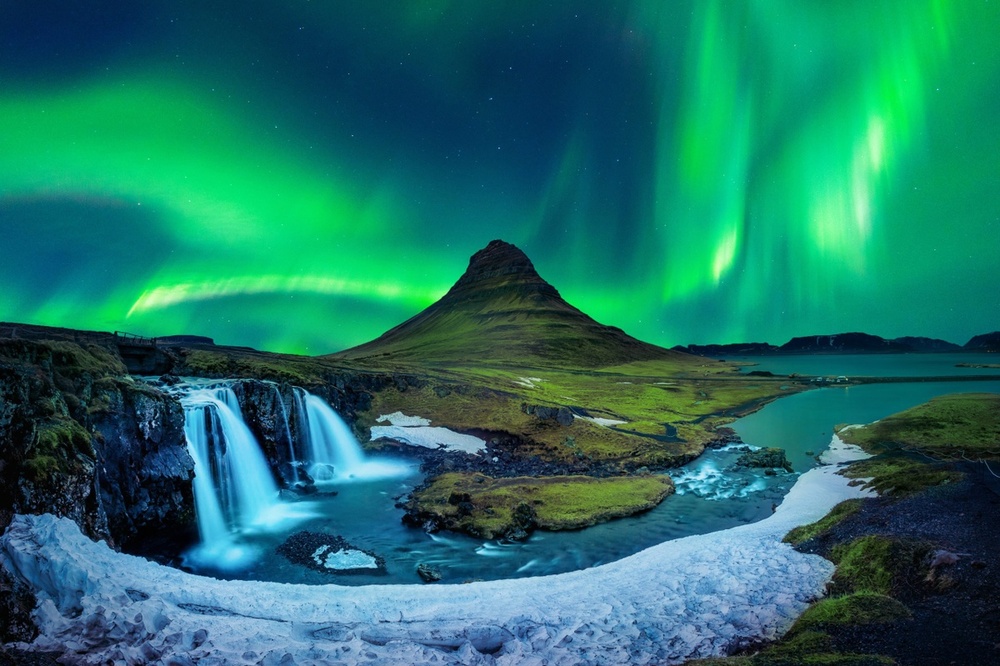 How_to_See_the_Northern_Lights_in_Iceland_scaled