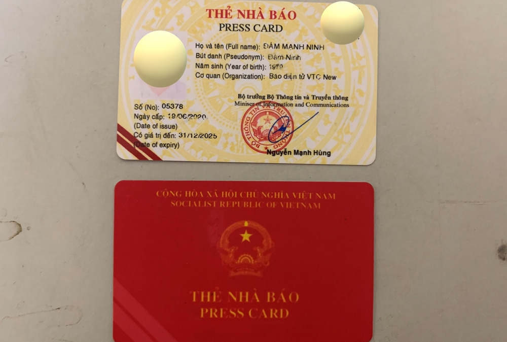 Tấm thẻ nhà báo giả được Đàm Mạnh Ninh mua trên mạng với giá 2,5 triệu đồng để xuất trình khi vi phạm giao thông bị CSGT bắt