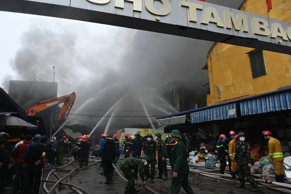 Chợ Tam Bạc bị cháy khiến cho 664 quầy hàng bị thiệt hại hoàn toàn, 49 quầy khác vị thiệt hại một phần