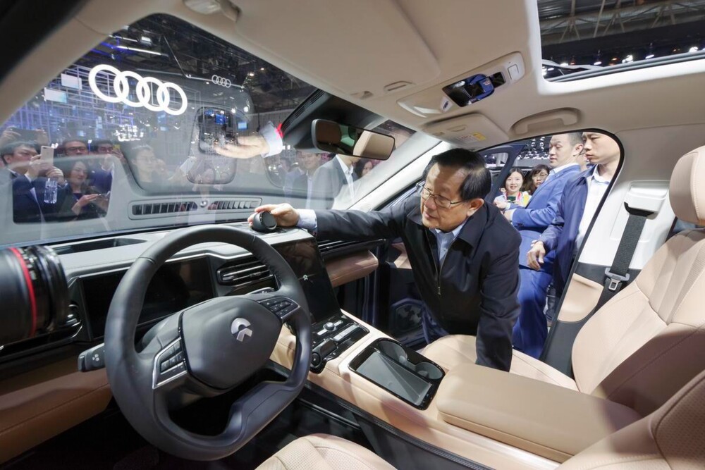 Bộ trưởng Bộ Khoa học và Công nghệ Wan Gang tại Triển lãm quốc tế ô tô Trung quốc 2018 ở Bắc Kinh ngày 25/4/2018. Ảnh: China News Service.