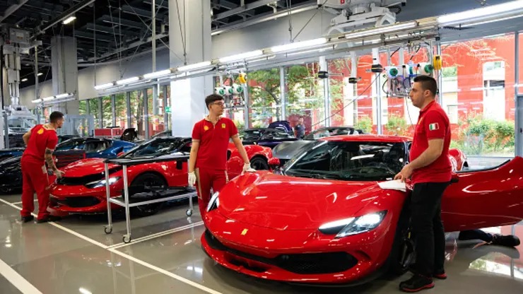 Ferrari showroom-gettyima