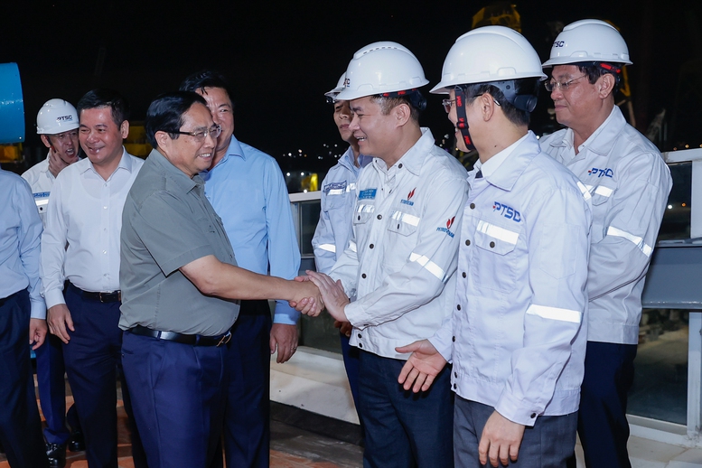 Thủ tướng: Sớm làm chủ công nghệ điện gió ngoài khơi, hình thành trung tâm năng lượng tái tạo tầm cỡ thế giới- Ảnh 1.