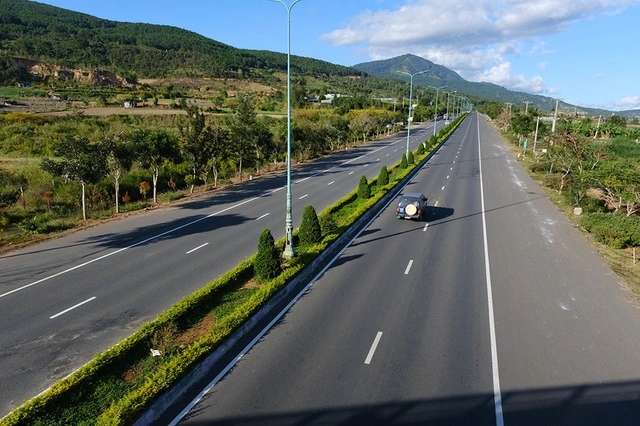 Mở rộng cao tốc Bắc - Nam: Cú 'bắt tay' của các ông lớn giao thông- Ảnh 1.