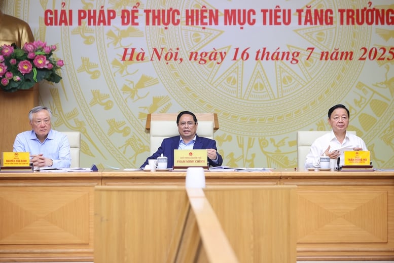 Thủ tướng: Tăng trưởng 8,3-8,5% năm 2025 không là 'mục tiêu bất khả thi'- Ảnh 2.