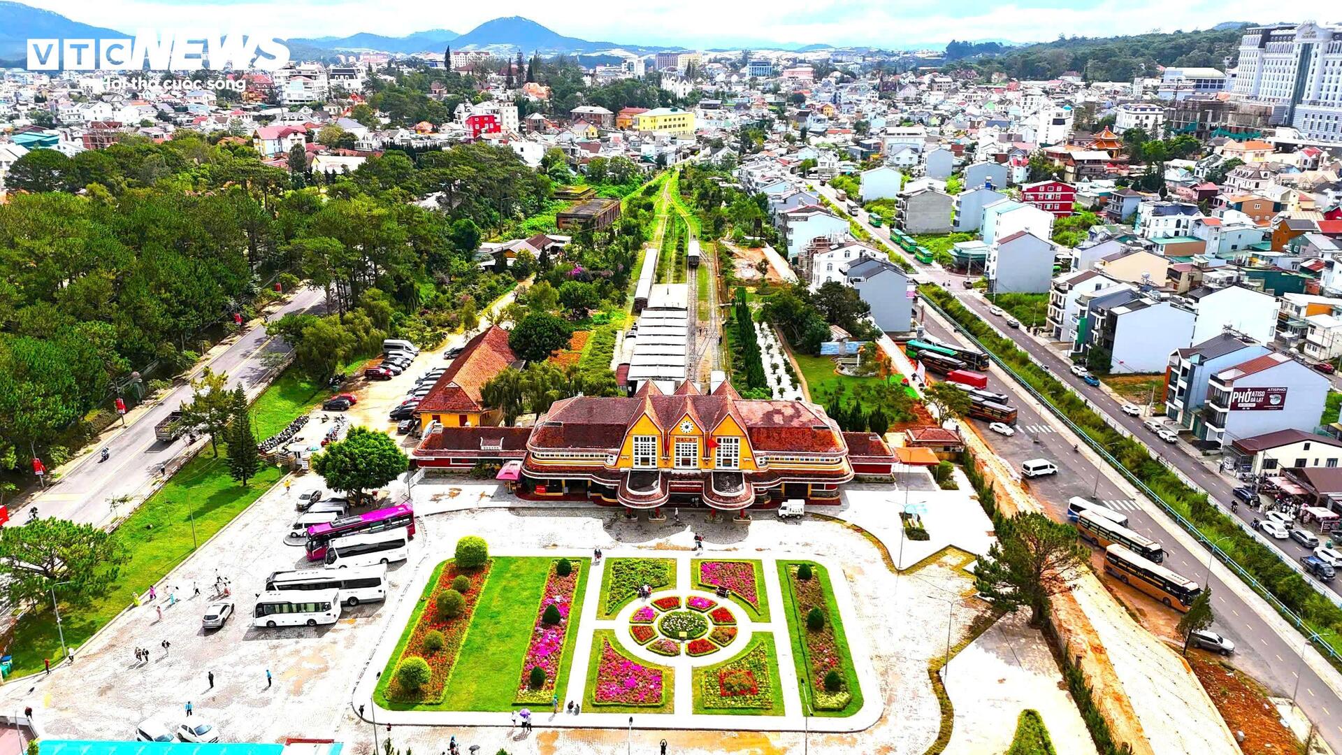 Nhà ga đường sắt gần 100 tuổi độc nhất vô nhị ở Việt Nam - 1