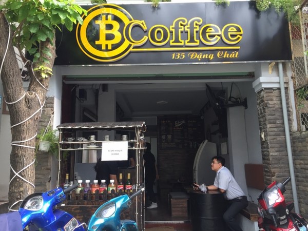 can-canh-may-bitcoin-atm-dau-tien-o-viet-nam-2