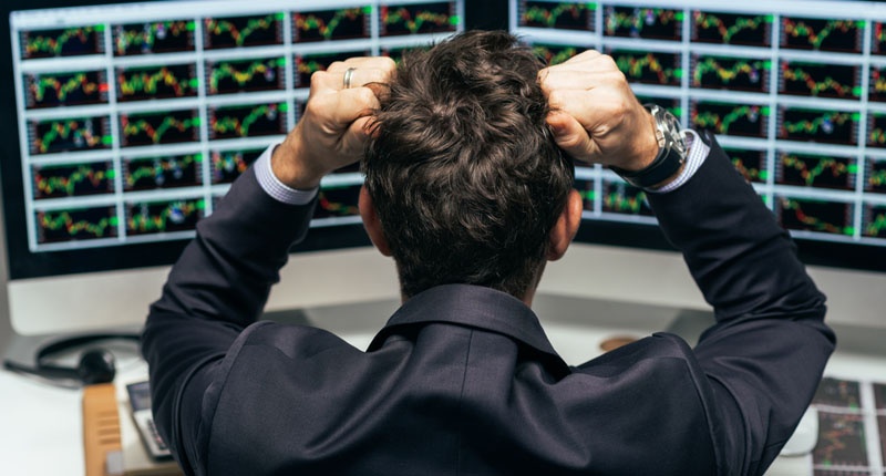 A-frustrated-stock-trader-Shutterstock-800x430