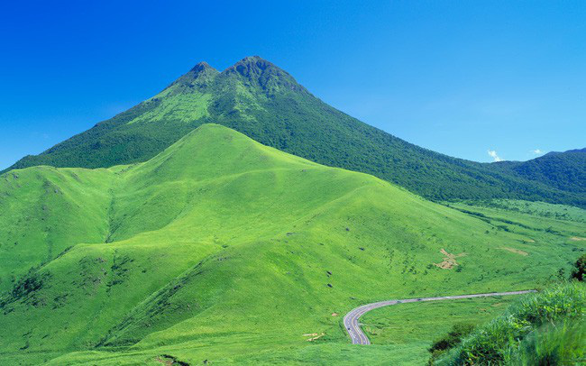 nhadautu - lap dinh lich su trong ngay dau thang 4 phia truoc VN-Index la bau troi