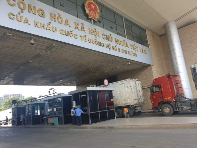 Theo bằng chứng người tố cáo cung cấp, hàng triệu chiếc khẩu trang đã được tuồn qua cửa khẩu Kim Thành. Ảnh: CT.