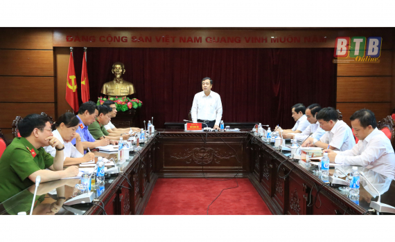 Ông Ngô Đông Hải chủ trì cuộc họp nghe báo cáo vụ tai nạn liên quan ông Nguyễn Văn Điều. Ảnh: BTB.