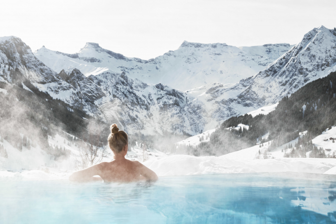 Khung cảnh cổ tích của những rặng núi Alps là điểm nhấn hoàn hảo của bể bơi này. Ảnh: The Cambrian.