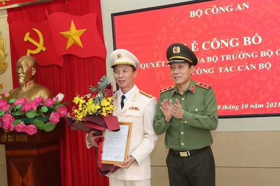 Điều động và bổ nhiệm Đại tá Vũ Hoài Bắc (trái), Giám đốc Công an tỉnh Trà Vinh giữ chức vụ Cục trưởng Cục An ninh điều tra. Ảnh: VGP.