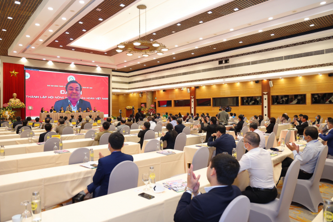Bộ trưởng Lê Minh Hoan phát biểu trực tuyến tại Đại hội thành lập Hội Nông nghiệp tuần hoàn Việt Nam. Ảnh: Hoàng Anh.