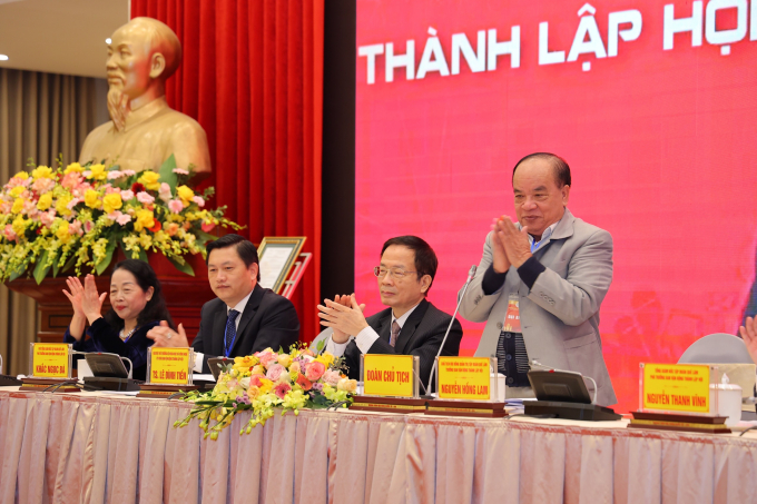 Ông Nguyễn Hồng Lam được bầu là Chủ tịch Hội nông nghiệp tuần hoàn Việt Nam. Ảnh: Hoàng Anh.
