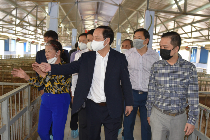 Bộ trưởng Bộ KH-CN Huỳnh Thành Đạt thăm Tổ hợp 4F của Tập đoàn Quế Lâm tại tỉnh Thừa Thiên - Huế. Ảnh: Hoàng Anh.