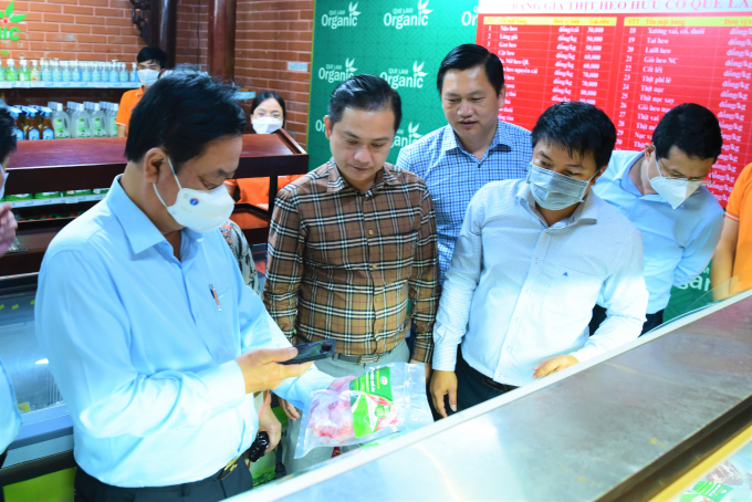 The aspiration of Que Lam Group and Vietnam Circular Agriculture Association is the desire to join hands with the Ministry of Agriculture and Rural Development to transfer and expand organic agriculture. Photo: Hoang Anh.