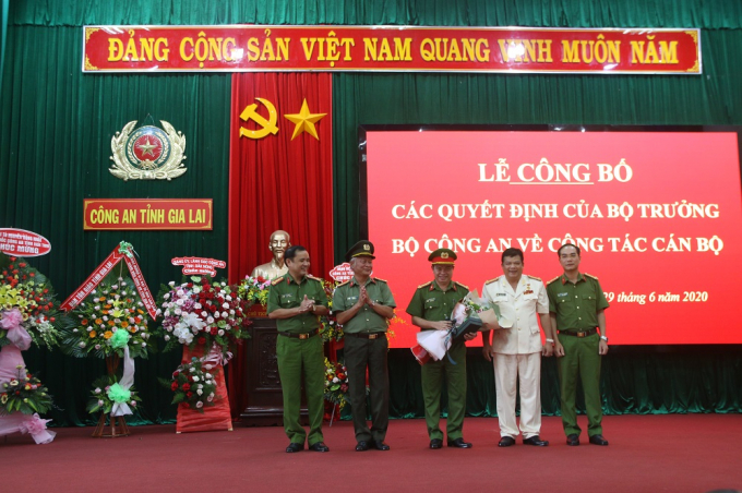 Lê công bố Đại tá Rah Lan Lâm giữ chức Giám đốc Công an tỉnh Gia Lai 