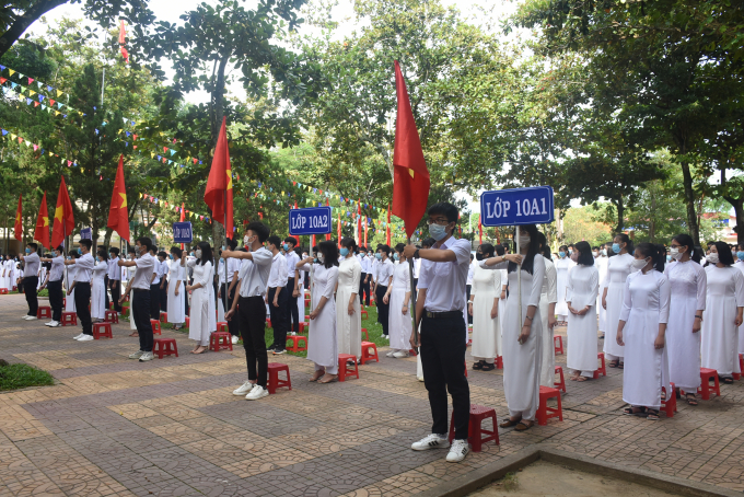 Học sinh trường THPT Kon Tum khai giảng năm học mới