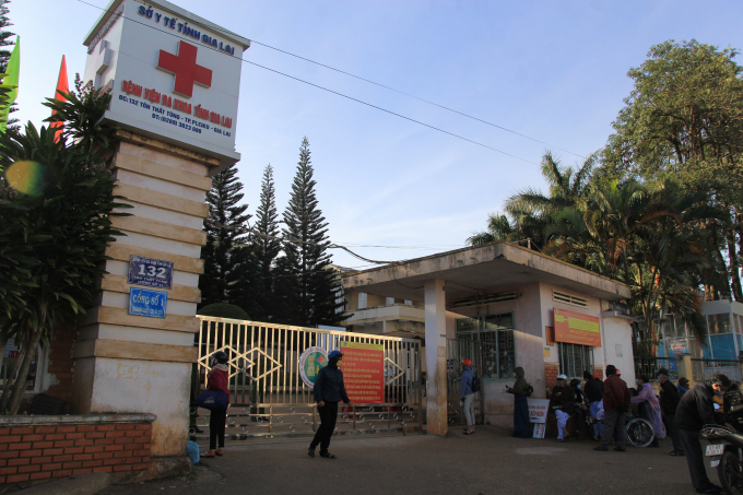 Bệnh viện tỉnh bị phong tỏa khiến việc khám chữa bệnh của người dân nơi đây gặp nhiều khó khăn.