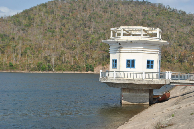 Hồ thủy lợi Ia Mlah (huyện Krông Pa) được kiểm tra, đánh giá mức độ an toàn.
