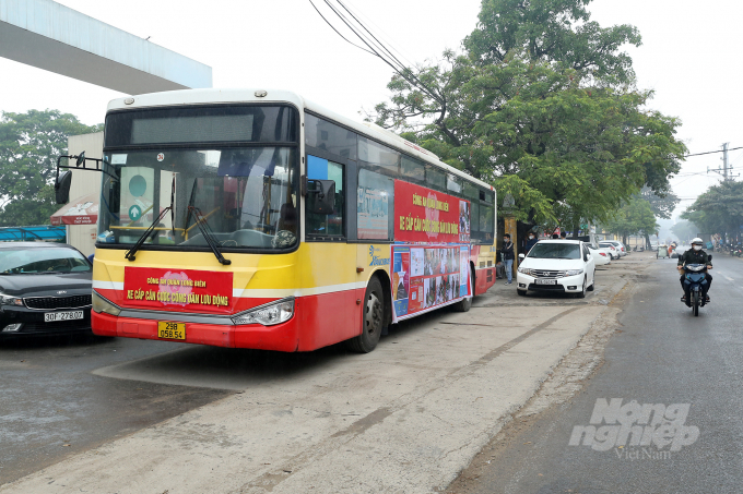 Thiếu tá Đào Quang Sơn, Phó Đội trưởng Đội Quản lý trật tự hành chính về xã hội (CA quận Long Biên), cho biết, việc sử dụng xe lưu động mang lại hiệu quả cao, giúp nhanh chóng thu nhận các hồ sơ đồng thời thực hiện cấp CCCD tất cả các công dân trên địa bàn.