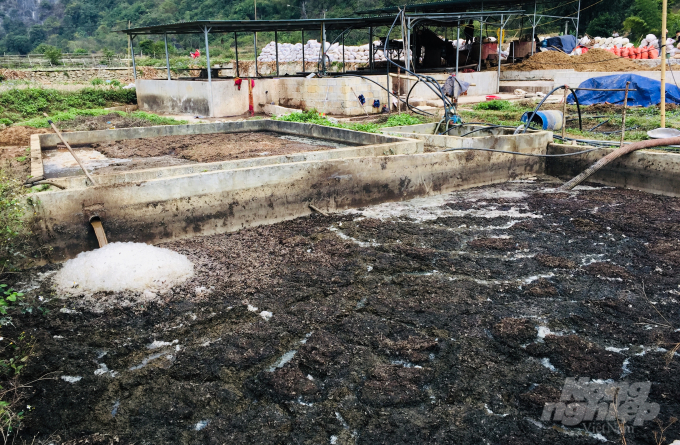 Bể chứa nước thải của hộ gia đình anh Trịnh Hoàng Ninh, xóm Nà Danh, xã Nguyễn Huệ không đạt tiêu chuẩn.