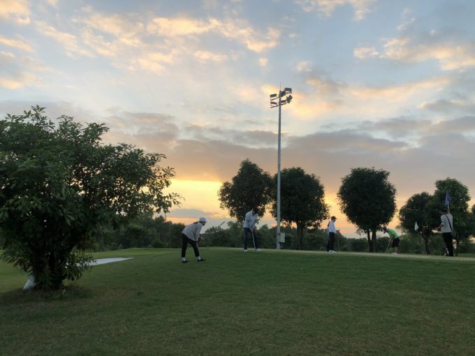 Sân tập golf An Bình cách trung tâm TP Thái Nguyên khoảng 10 km, đã đáp ứng tốt nhu cầu trải nghiệm môn thể thao của người khấm khá tại Thái Nguyên. Ảnh TL 