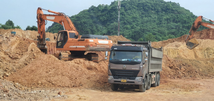 Những mỏ đất làm vật liệu xây dựng và đất dùng san lấp quanh thành phố Thái Nguyên luôn là niềm mơ ước của những doanh nghiệp khai thác khoáng sản. Ảnh TL