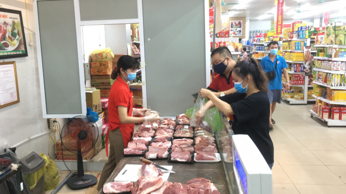 Hệ thống siêu thị Minh Cầu tại thành phố Thái Nguyên luôn bao tiêu các nguồn nông sản, thực phẩm đảm bảo chất lượng giúp cho việc tiêu thụ nông sản  ổn định và bền vững. Ảnh: Đồng Văn Thưởng.