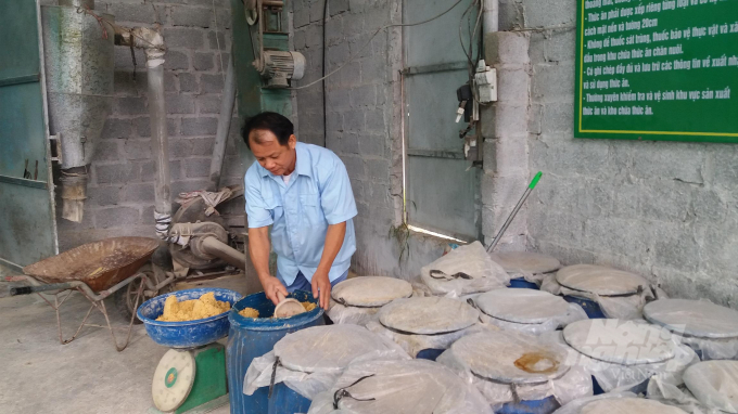 Từ những trăn trở với nghề, anh Nguyễn Văn Ngữ đã tạo ra phương thức chăn nuôi xanh an toàn, hiệu quả bền vững. Ảnh: Đồng Văn Thưởng.