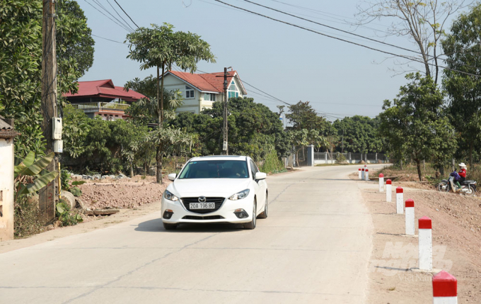 Với cơ chế hỗ trợ xi măng xây dựng NTM, nhiều tuyến đường giao thông nông thôn tại Thái Nguyên được đầu tư mới. Ảnh:  Đồng Văn Thưởng.