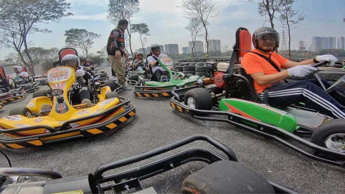 Tuy mới khai trương nhưng Hanoi Super Karting Club của anh Thắng luôn được bạn bè nhiệt tình ủng hộ.