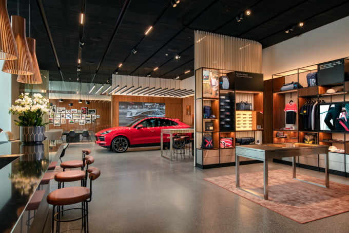 Đây là Porsche Studio đầu tiên của thị trường Việt Nam, đồng thời, là một trong những điểm đến đầu tiên trên thế giới mang khái niệm kiến trúc toàn cầu mới của Porsche.