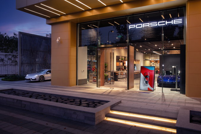 Porsche chào đón năm mới bằng việc chính thức ra mắt Porsche Studio Hà Nội.