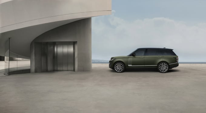 Các phiên bản Range Rover SVAutobiography Ultimate mới được ra mắt vào ngày 31/3/2021 tại Anh.