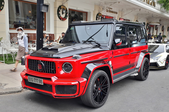 Một chiếc Mercedes-AMG G63 cũng có cùng biển kiểm soát tại TP Hồ Chí Minh.