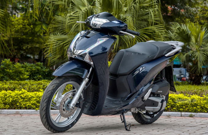 Honda 150 ABS 2019 cũng bất ngờ tăng lên 155 triệu đồng, chênh tới gần 72 triệu đồng so với mức giá đề xuất.