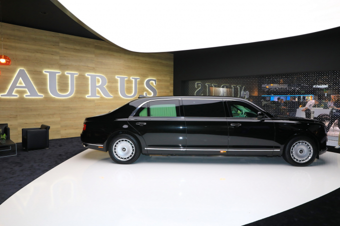 Cận cảnh siêu xe Aurus Senat Luxury Limousine giá 245.000 USD của Nga