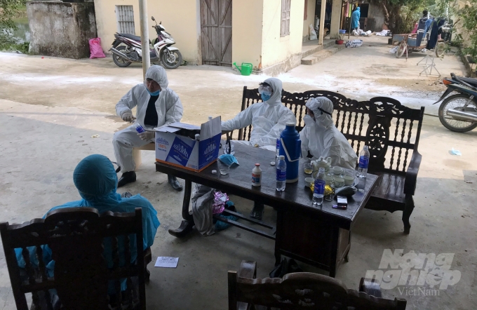 Ngành Thú y đến từng hộ gia đình để tuyên truyền về phòng chống dịch cúm gia cầm.