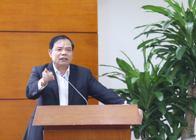Bộ trưởng Bộ NN-PTNT Nguyễn Xuân Cường tại hội nghị bàn giải pháp phòng chống cúm gia cầm và dịch bệnh trên gia súc. Ảnh: Minh Phúc.