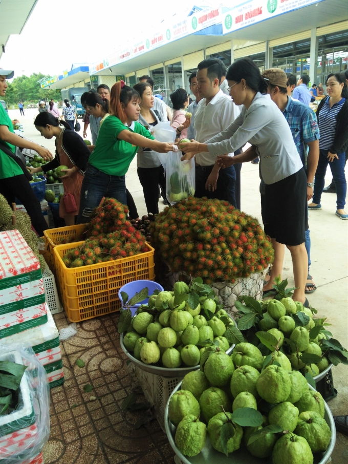 Chủ yếu là nông sản từ các địa phương trên địa bàn tỉnh Đồng Nai cung ứng vào chợ. Ảnh: MS.