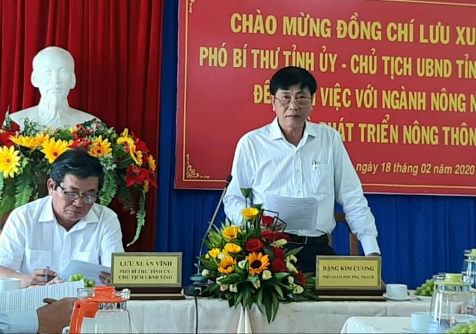 Ông Đặng Kim Cương báo cáo những vấn đề lớn của ngành NN- PTNT với lãnh đạo tỉnh Ninh Thuận.