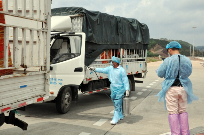 Quá trình kiểm soát dịch bệnh Covid-19 tại cầu phao km3+4 Thành Đạt được diễn ra nghiêm túc.