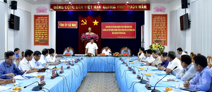 Ngày 26/2, đoàn công tác Bộ NN-PTNT do Thứ trưởng Thường trực Hà Công Tuấn dẫn đầu làm việc với lãnh đạo UBND tỉnh Cà Mau. Ảnh: Trọng Linh.