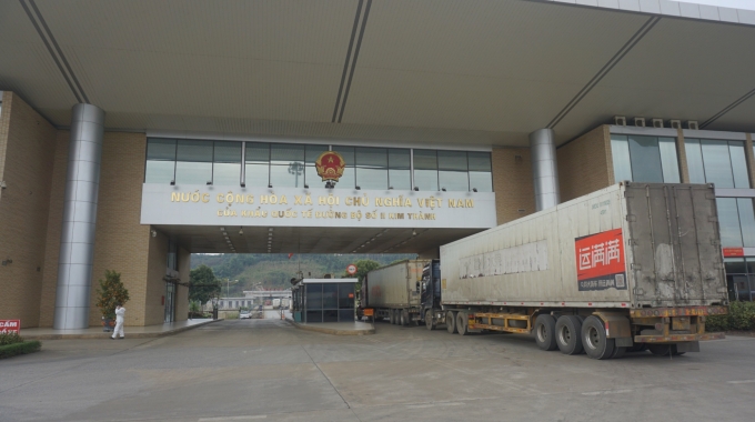 Xe hàng hoá xuất khẩu qua Cửa khẩu Quốc tế đường bộ số II Kim Thành (Lào Cai). Ảnh: Hải Đăng.